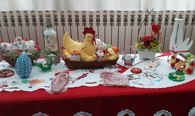 Kézimunka kiállítás a könyvtárban